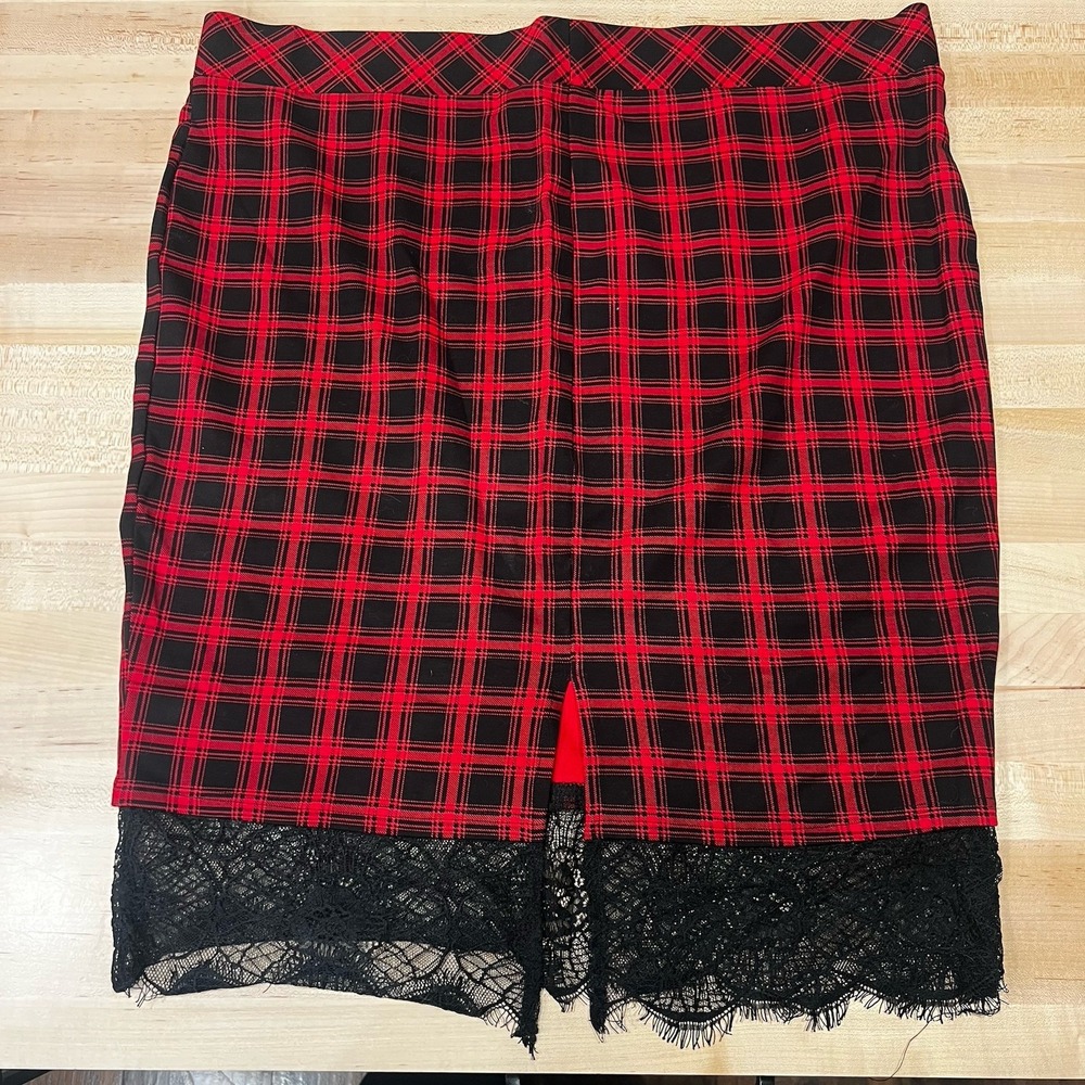 NWT Torrid Red Black Plaid Pencil Skirt, Elastic Waist & Lace, Plus Size 3 - Picture 6 of 7